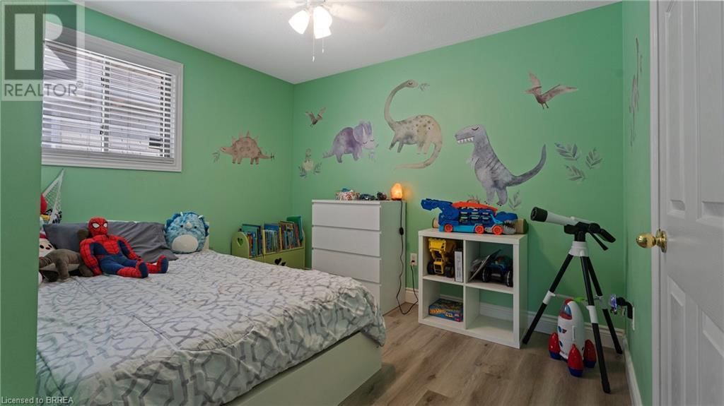 47 BREWSTER WAY Image 17