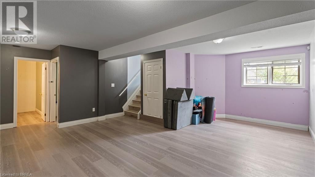 47 BREWSTER WAY Image 19