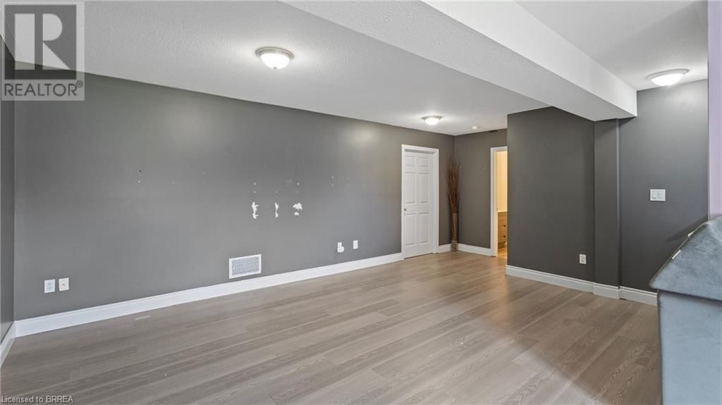 47 BREWSTER WAY Image 21
