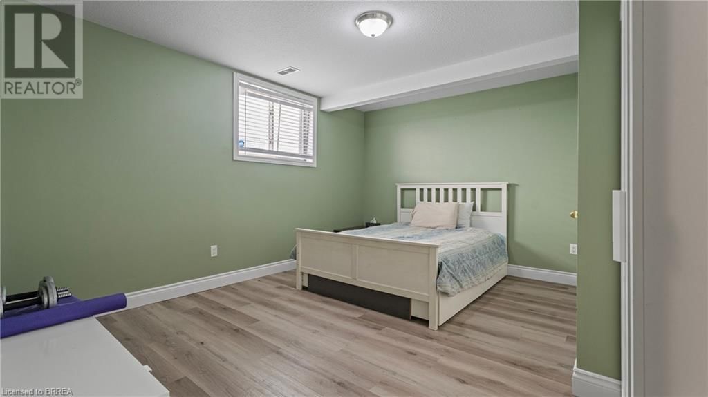47 BREWSTER WAY Image 22