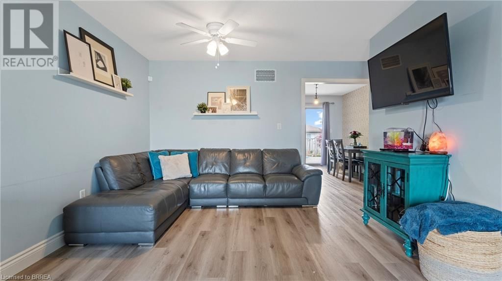 47 BREWSTER WAY Image 6