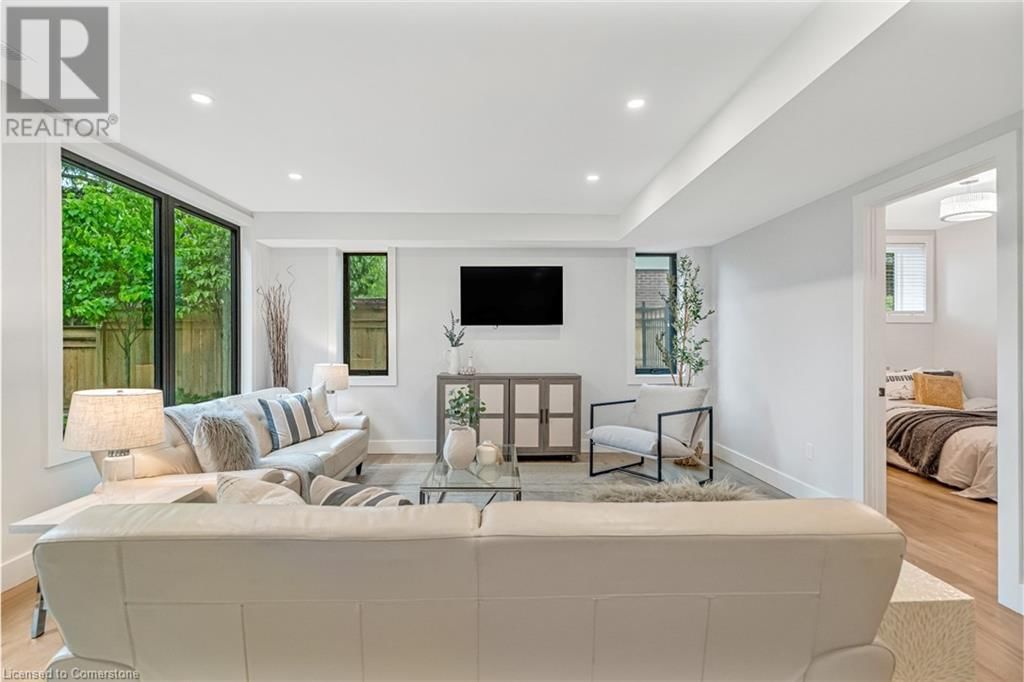 5 CARL CRESCENT Image 33