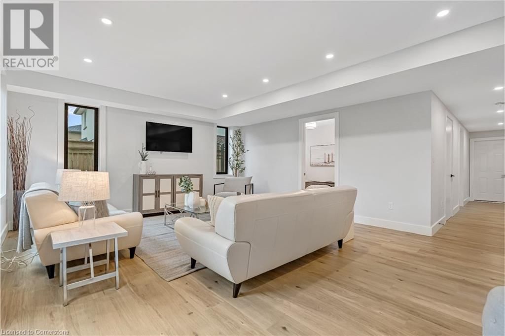 5 CARL CRESCENT Image 34