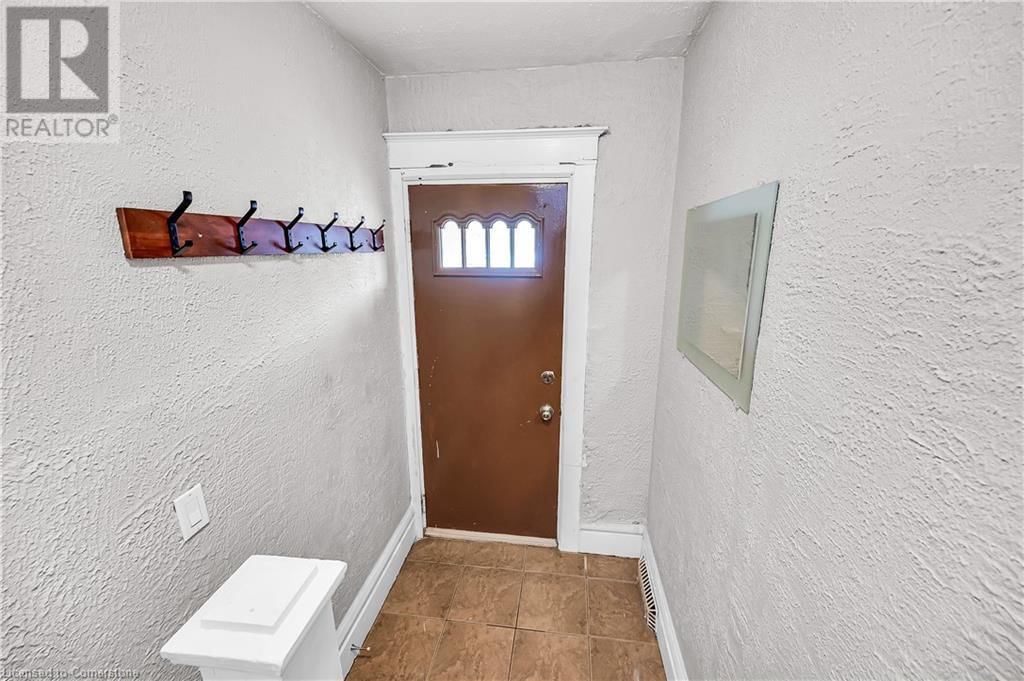 1597 KING STREET EAST Image 32