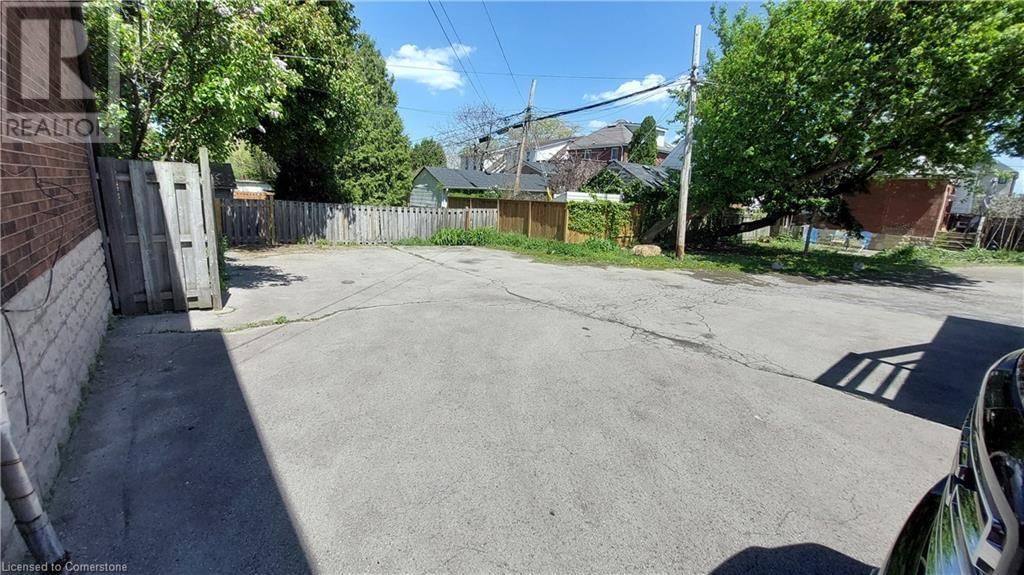 1597 KING STREET EAST Image 7