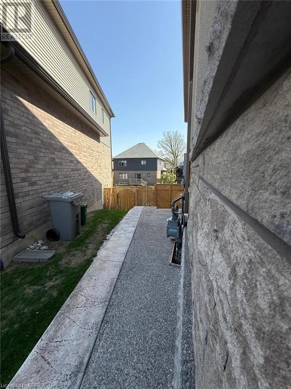 28 ROWLEY STREET Image 37
