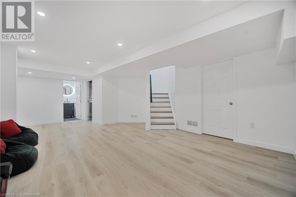 6 EULA WHITE PLACE Image 16