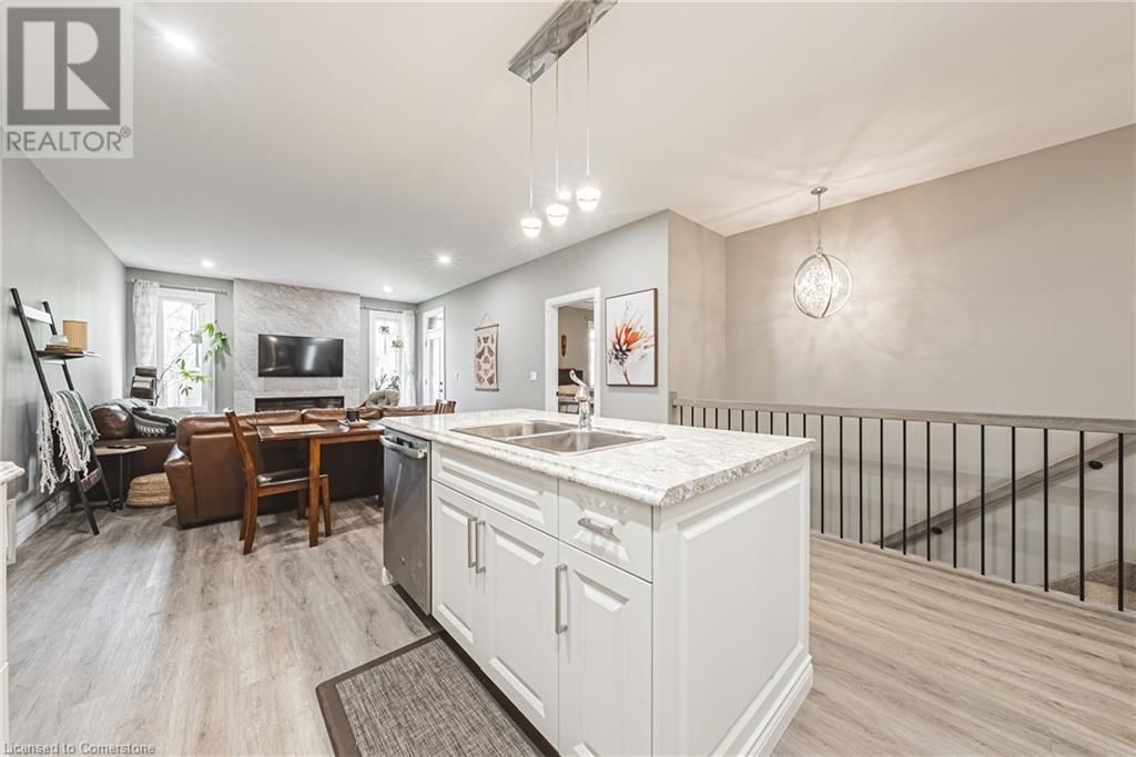 1053 BAY STREET Image 10