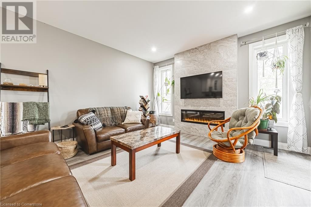 1053 BAY STREET Image 15