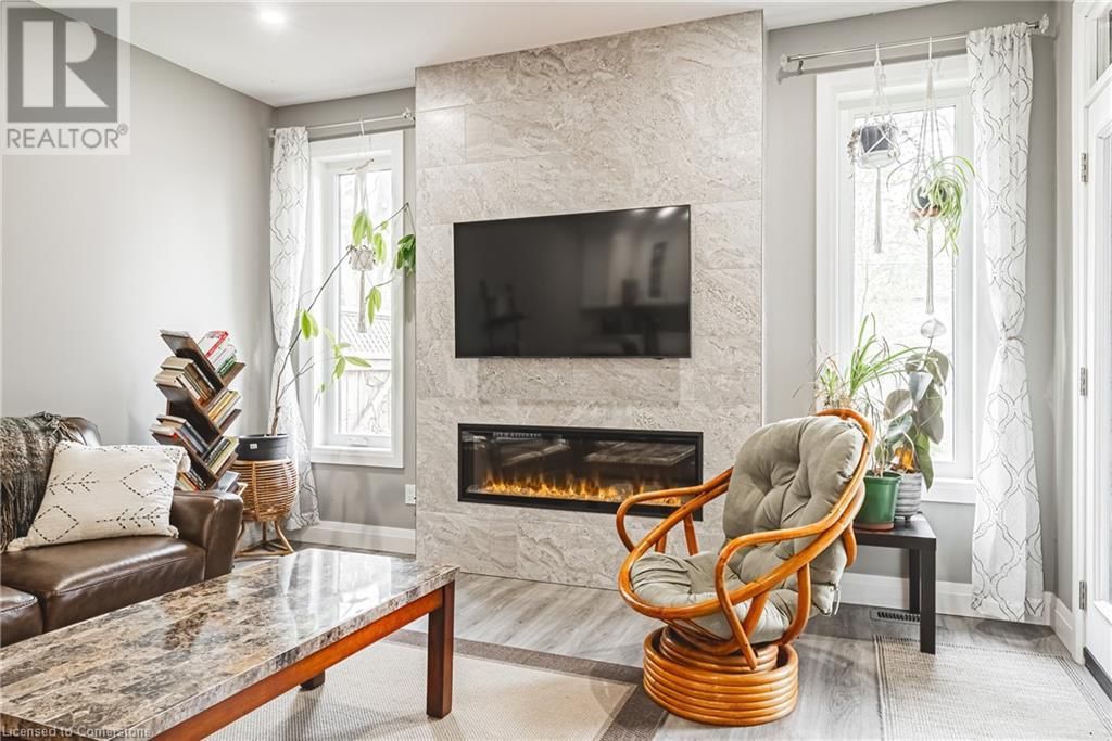 1053 BAY STREET Image 16