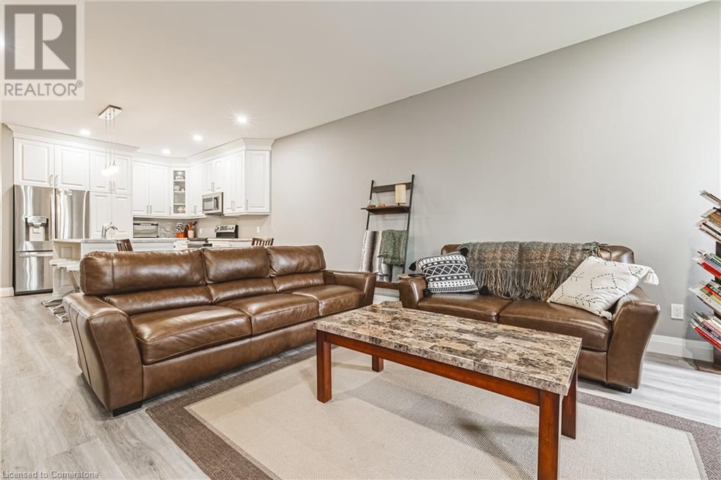 1053 BAY STREET Image 17