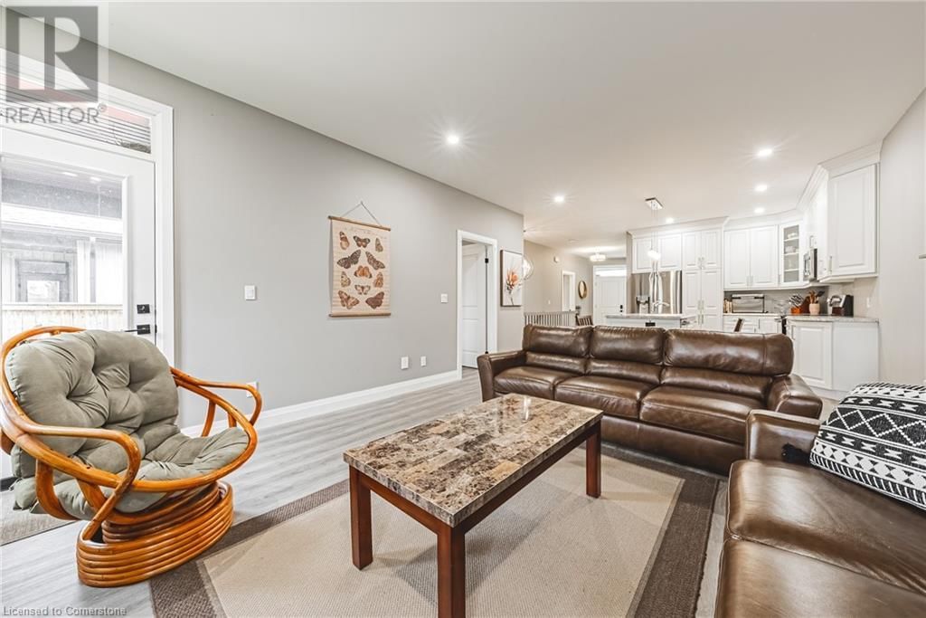 1053 BAY STREET Image 18