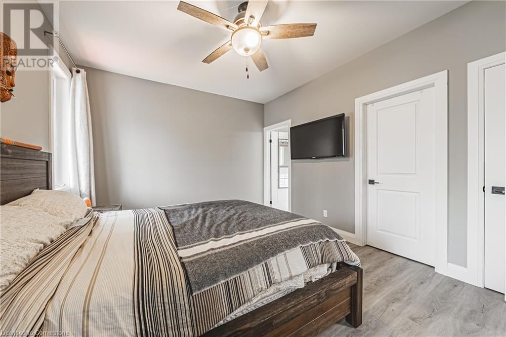 1053 BAY STREET Image 22