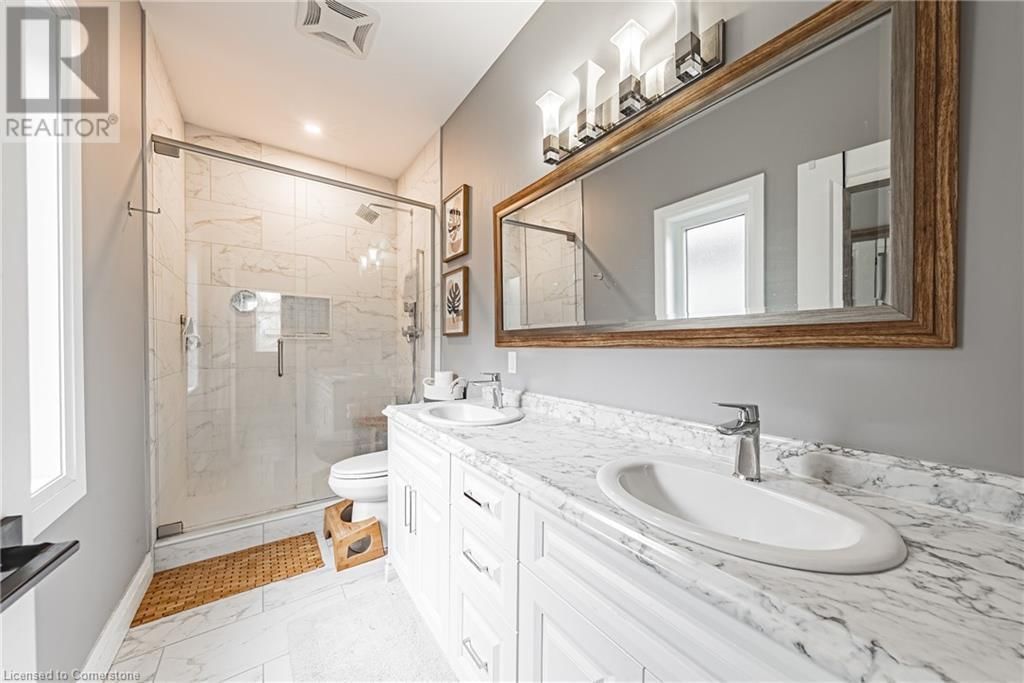1053 BAY STREET Image 24
