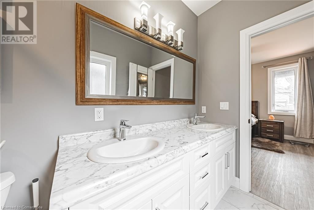 1053 BAY STREET Image 25