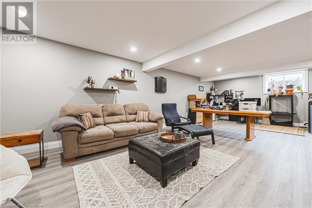 1053 BAY STREET Image 30