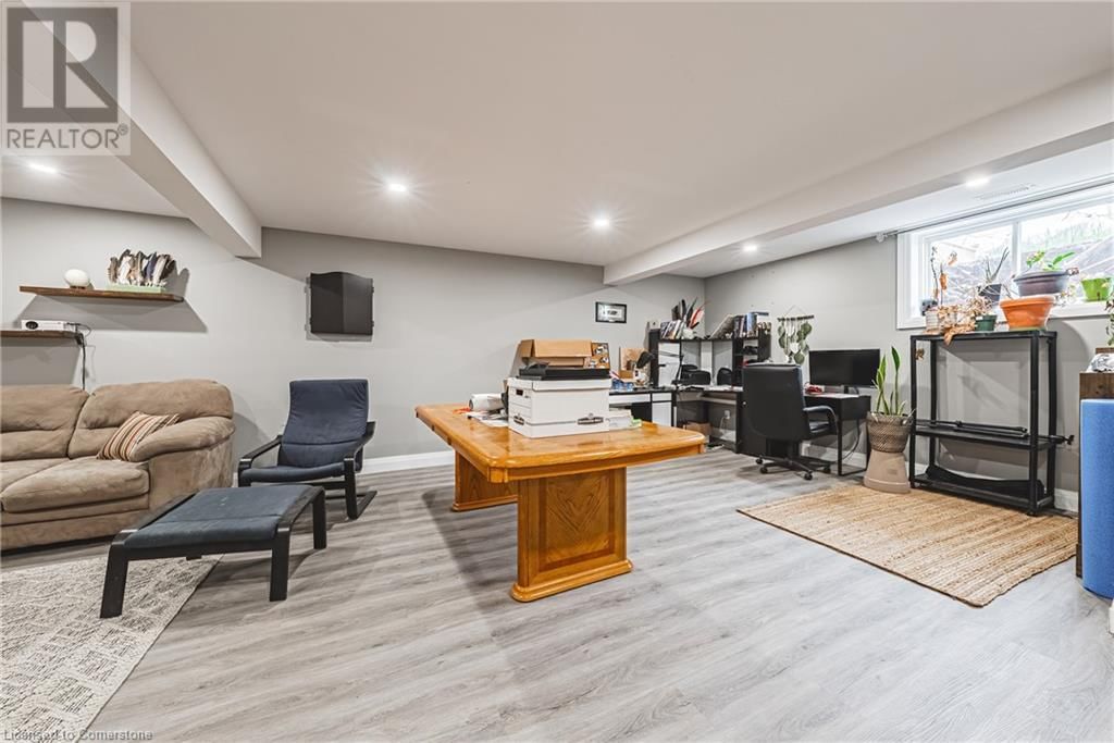 1053 BAY STREET Image 31