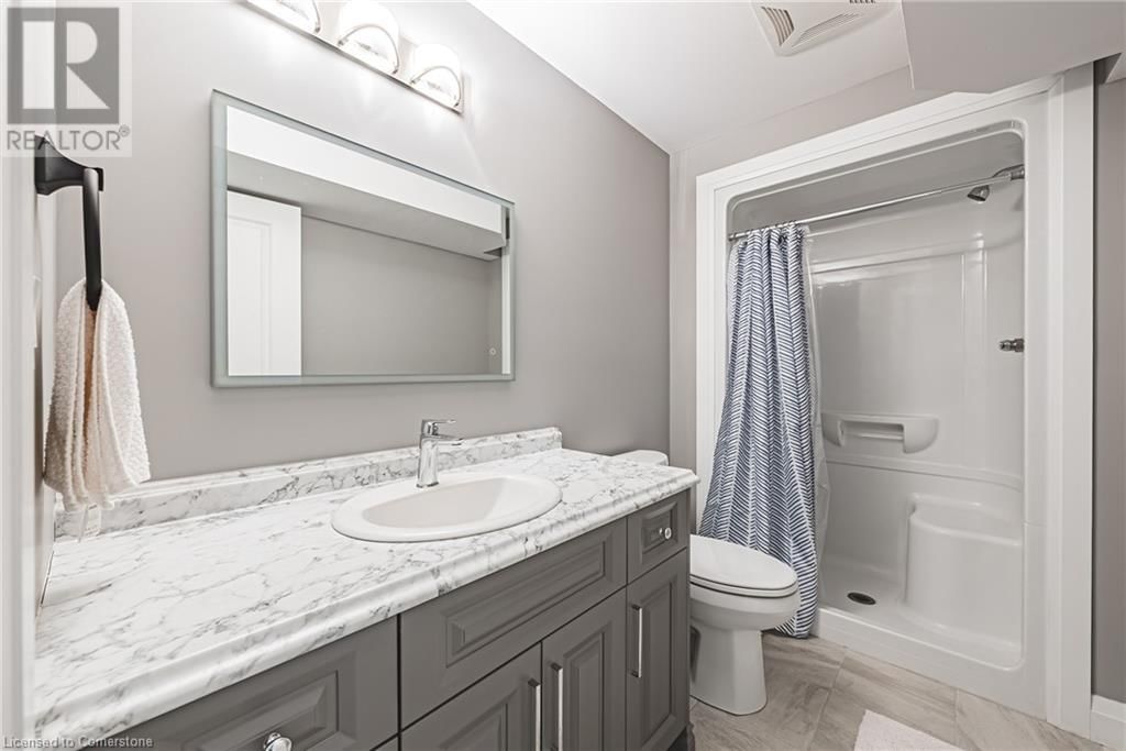 1053 BAY STREET Image 32