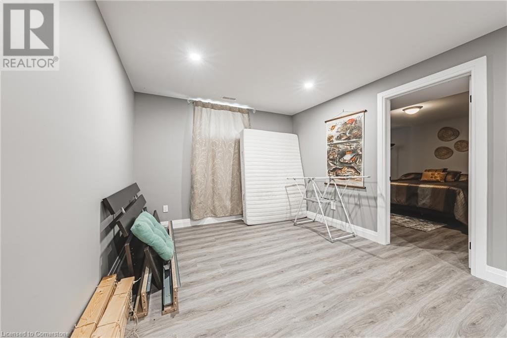 1053 BAY STREET Image 34