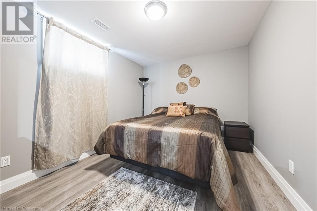 1053 BAY STREET Image 35