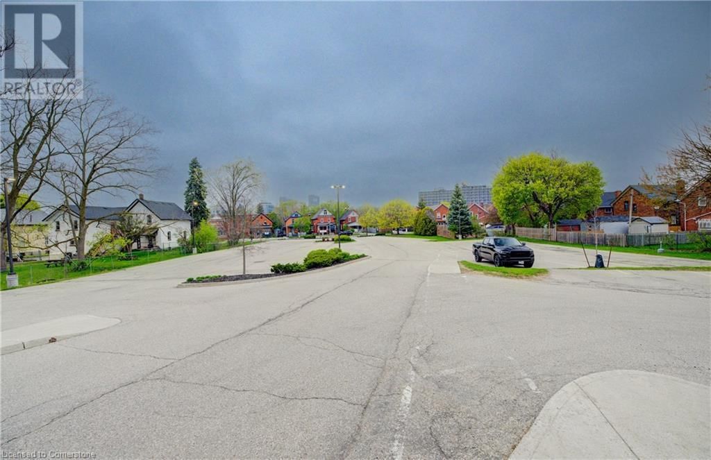 100 ERB STREET EAST Image 36