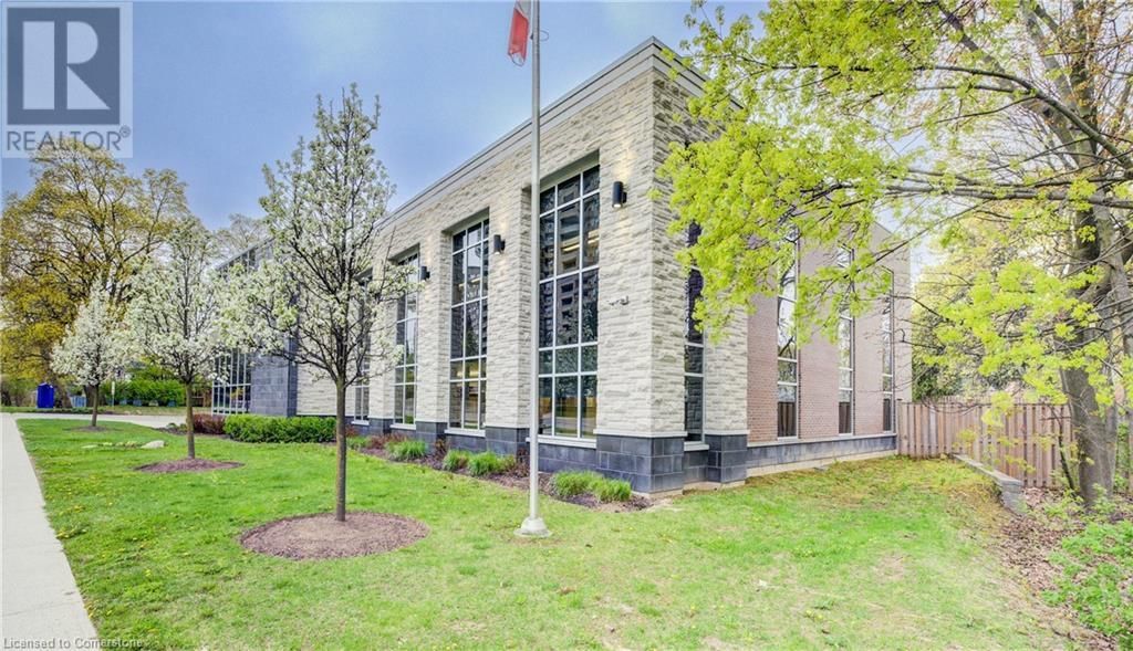 100 ERB STREET EAST Image 41