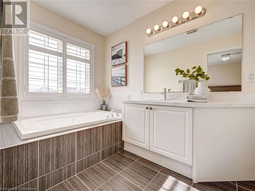 106 NAPERTON DRIVE Image 30
