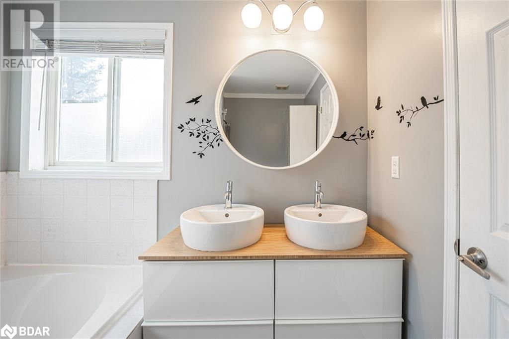 56 DRAPER CRESCENT Image 10