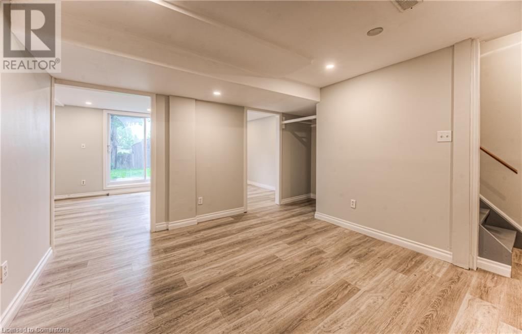 16 WINDALE CRESCENT Image 31