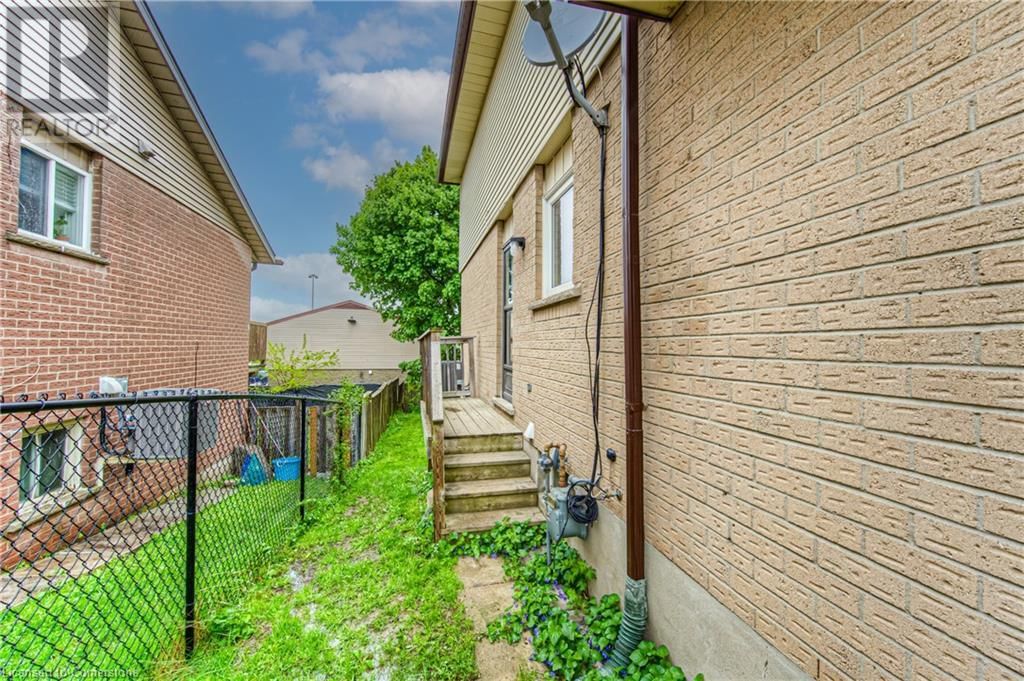 16 WINDALE CRESCENT Image 37