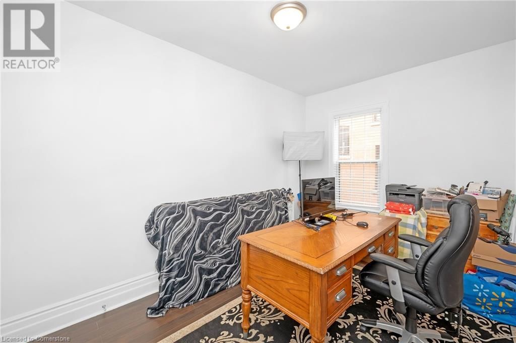 117 FAIRLEIGH AVENUE SOUTH Image 8