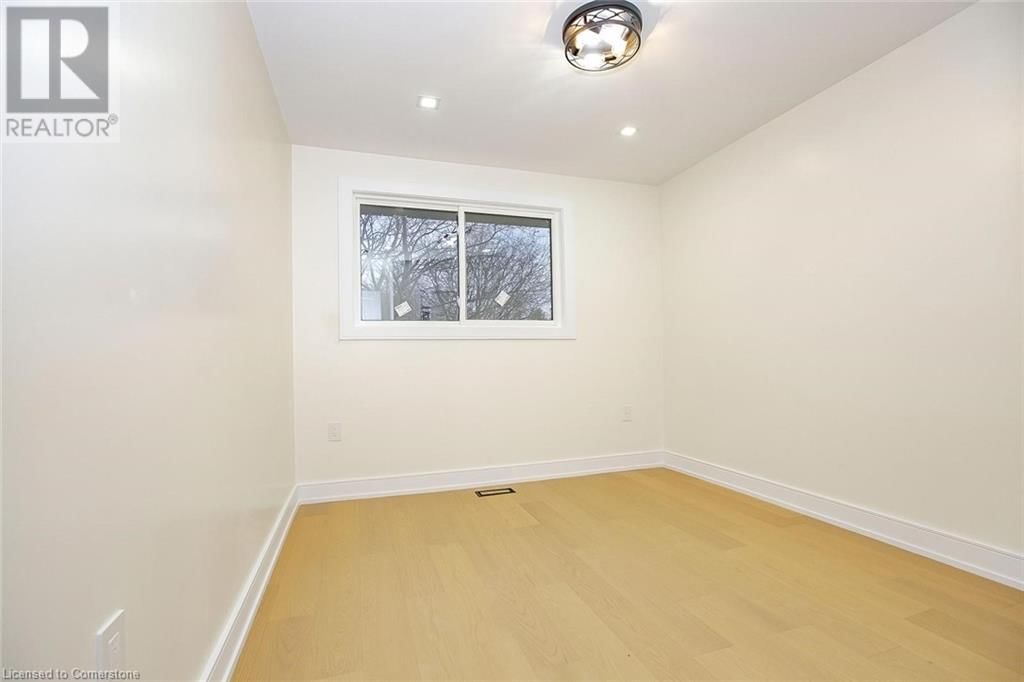 633 GREEN MEADOW CRESCENT Image 32