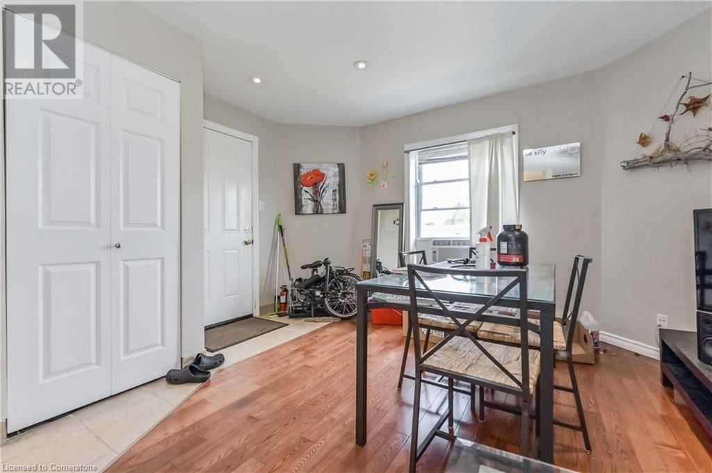 210 YORK STREET Image 18