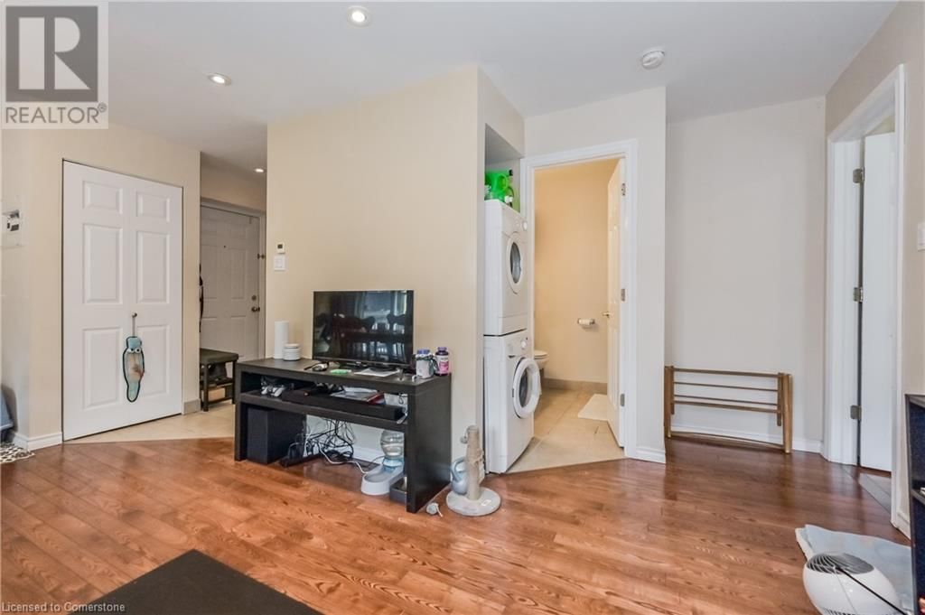 210 YORK STREET Image 32