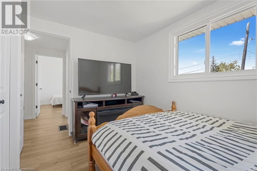 879 UPPER SHERMAN AVENUE Image 17