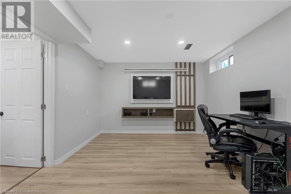 879 UPPER SHERMAN AVENUE Image 27