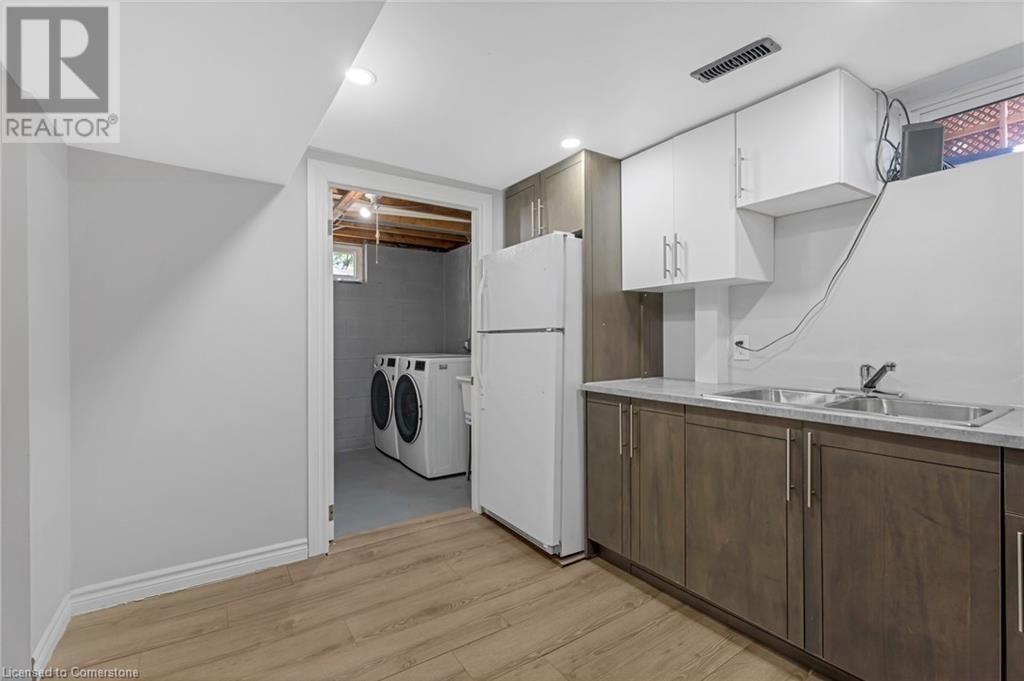 879 UPPER SHERMAN AVENUE Image 30