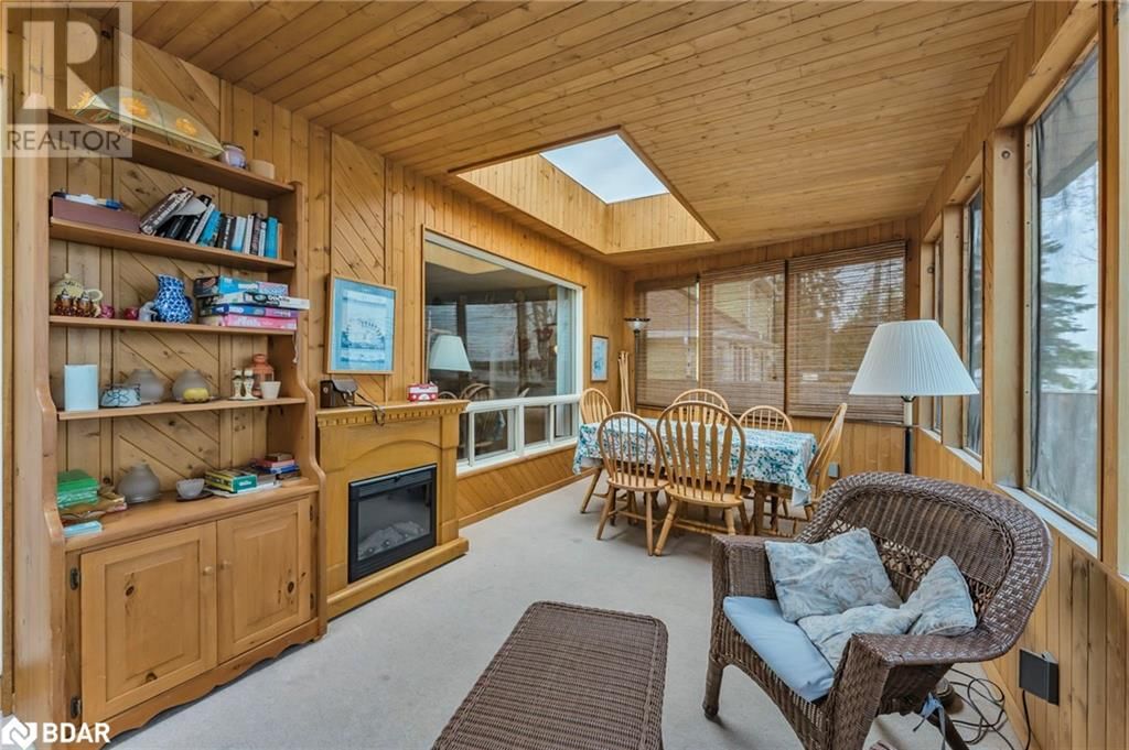 2617 LEONARD STREET Image 37