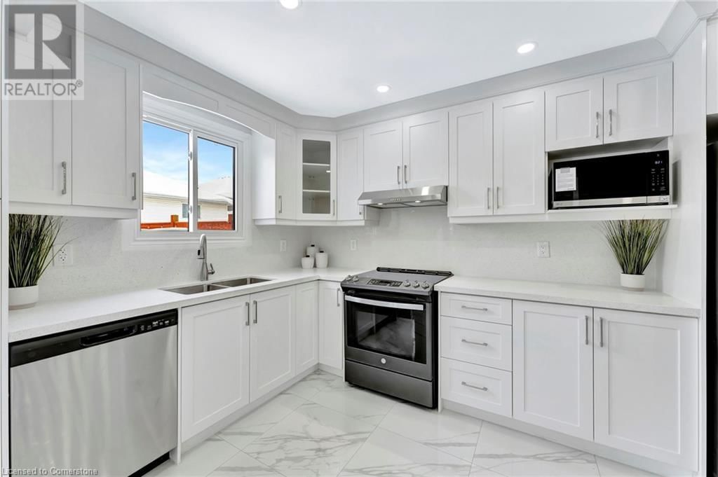 449 ACADIA DRIVE Image 12