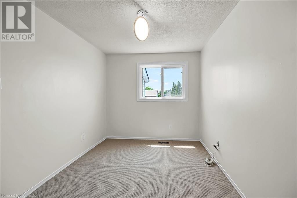 183 GARDEN CRESCENT Image 30