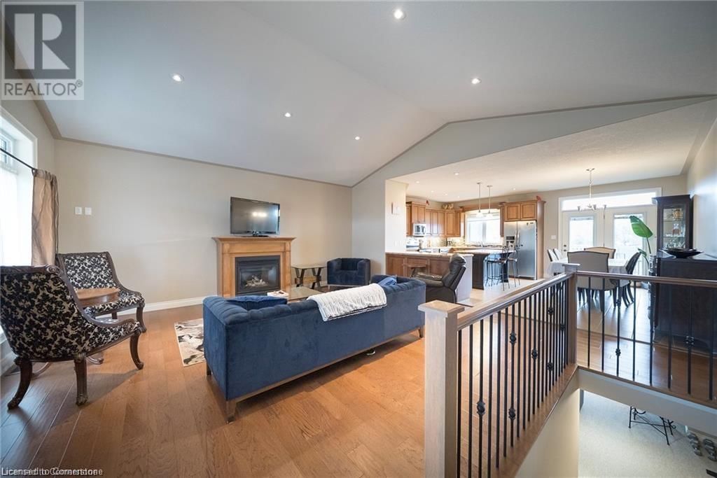 419 QUEEN STREET SOUTH Image 12