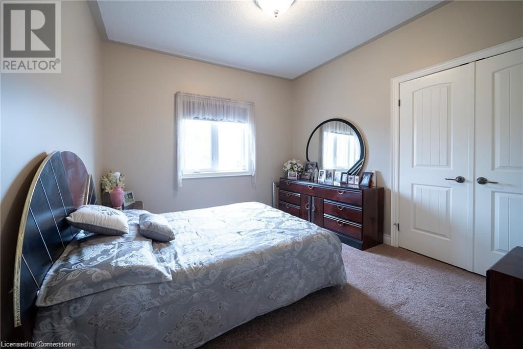 419 QUEEN STREET SOUTH Image 14