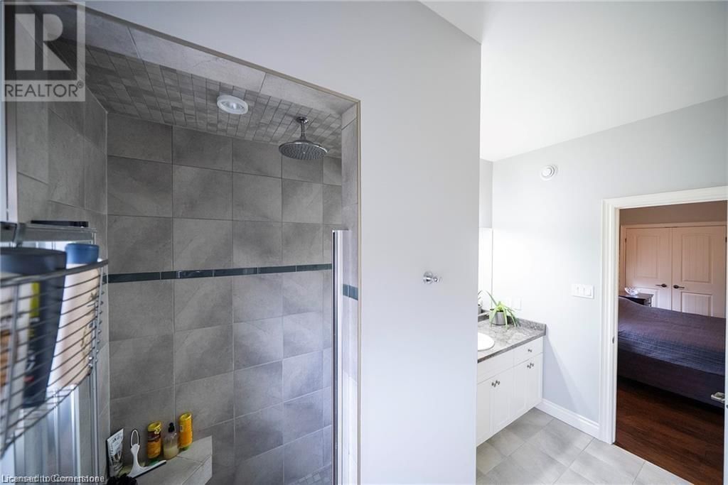419 QUEEN STREET SOUTH Image 17