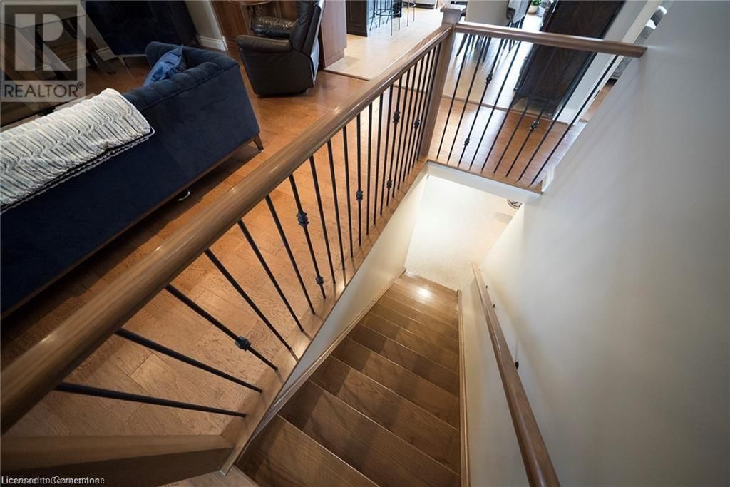 419 QUEEN STREET SOUTH Image 19