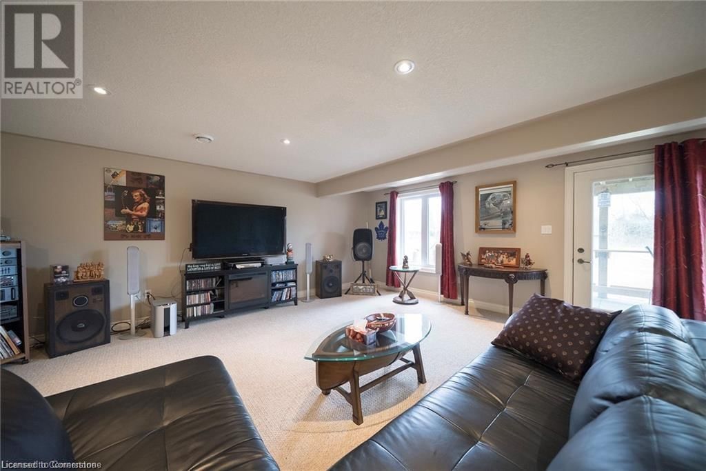 419 QUEEN STREET SOUTH Image 20