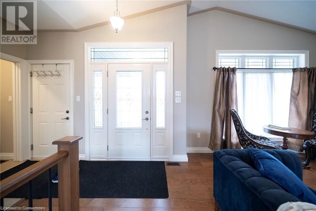 419 QUEEN STREET SOUTH Image 4
