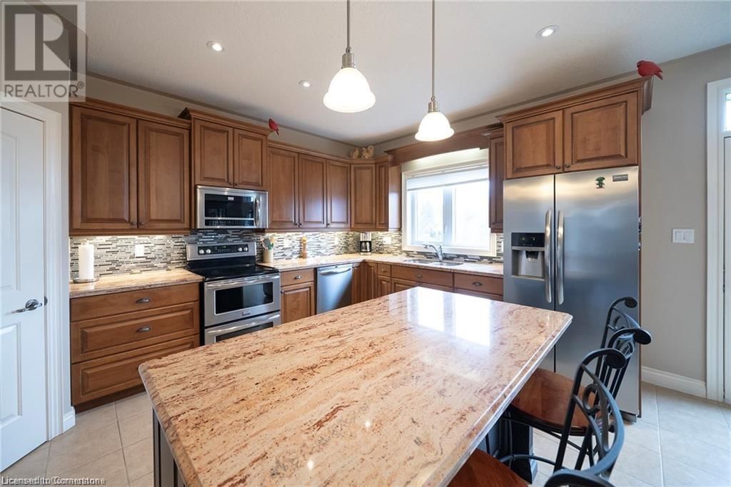 419 QUEEN STREET SOUTH Image 9