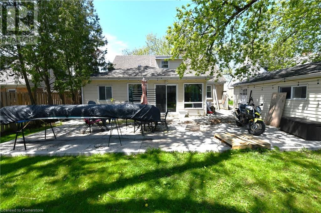 2070 CHURCHILL AVENUE Image 8
