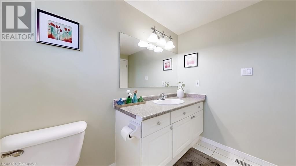 84 HAWKINS DRIVE Image 33
