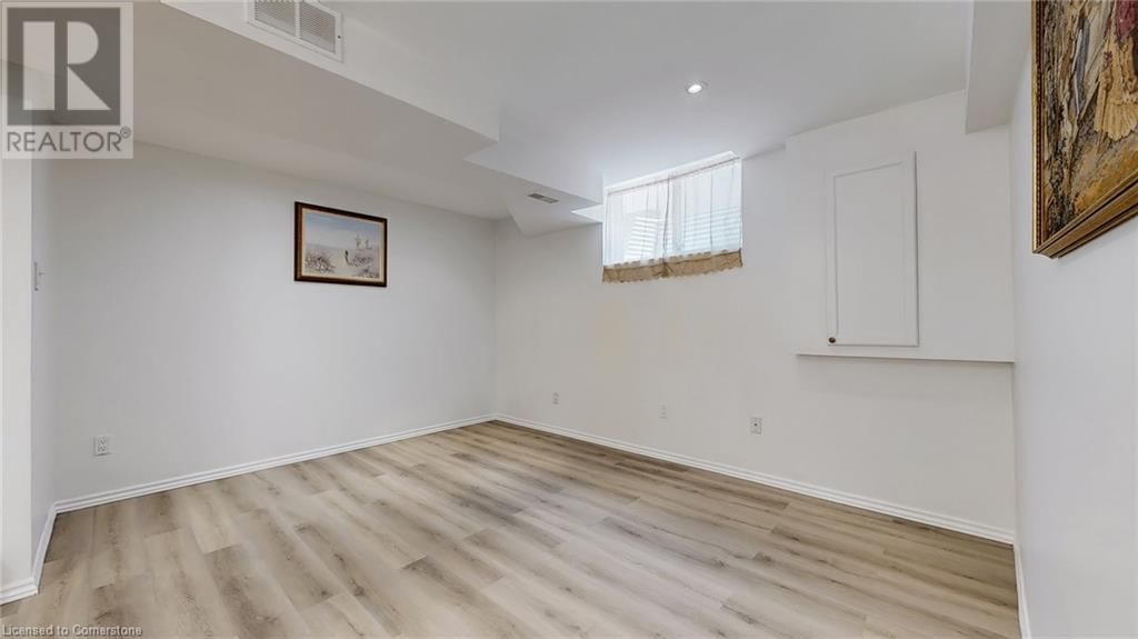 84 HAWKINS DRIVE Image 35
